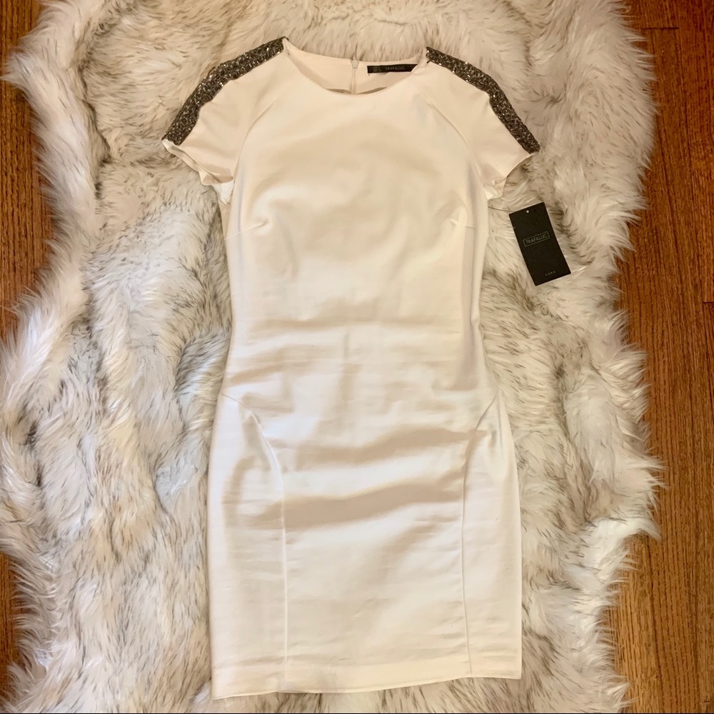 ZARA/TRAFALUC White Shoulder Bead Embroidery Dress